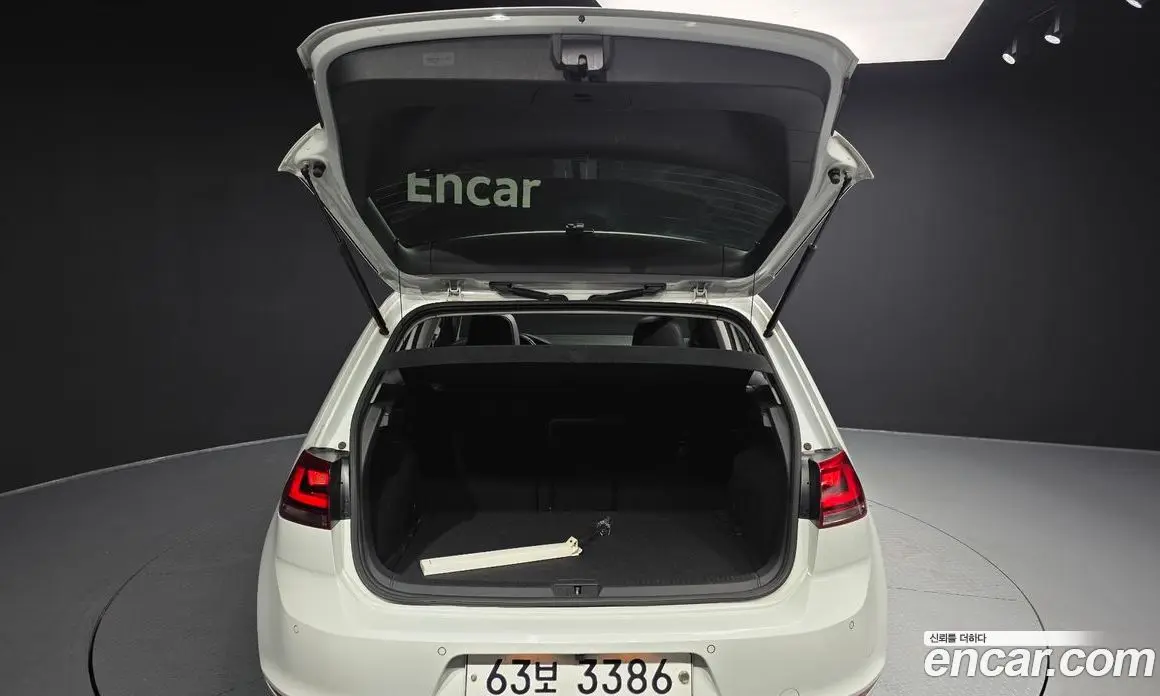 Volkswagen Golf 2013 2.0 автомат (гидро), фото 20
