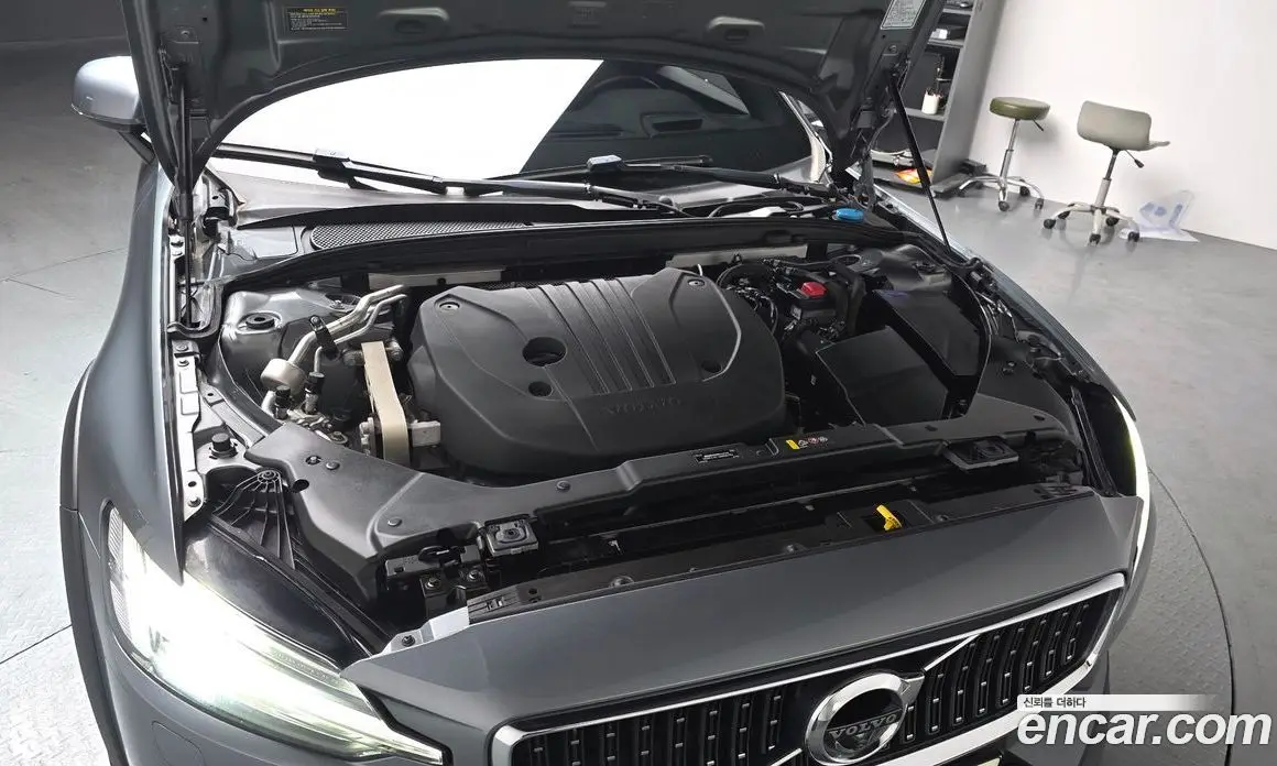 Volvo V60 2021 2.0 автомат (гидро), фото 6