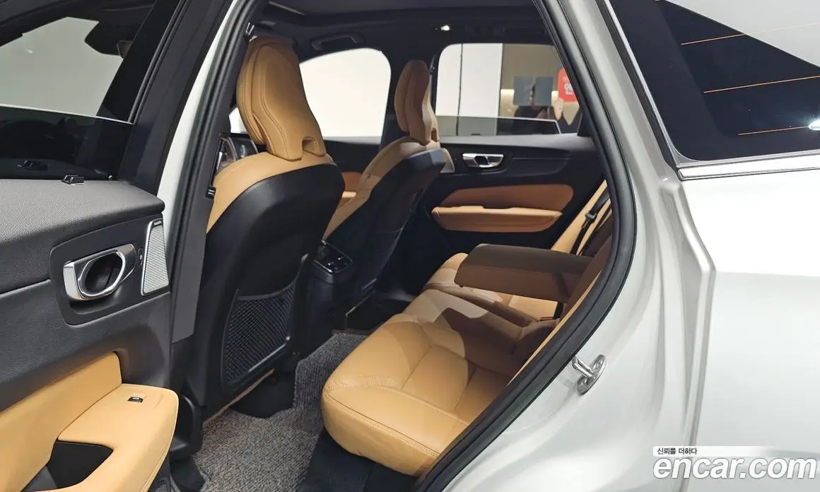 Volvo XC60 2023 2.0 автомат (гидро), фото 15