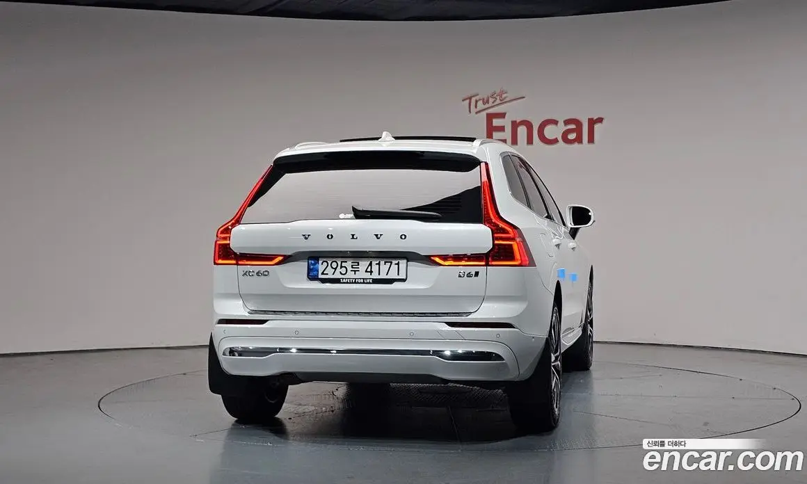 Volvo XC60 2023 2.0 автомат (гидро), фото 3