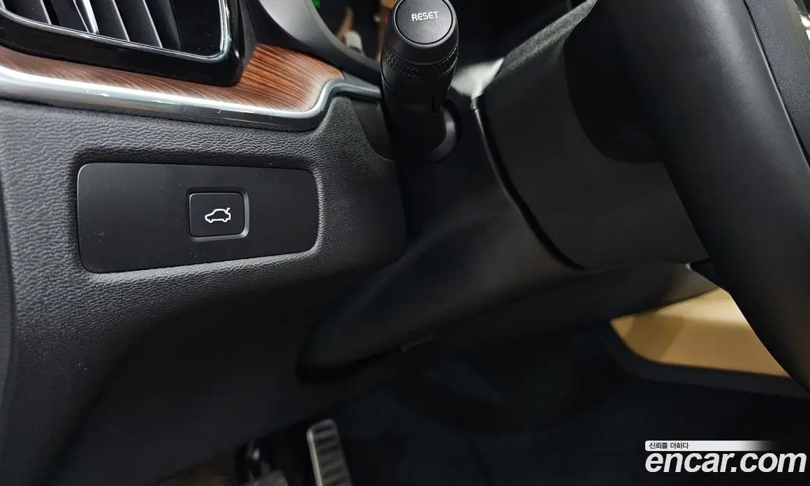Volvo XC60 2023 2.0 автомат (гидро), фото 28