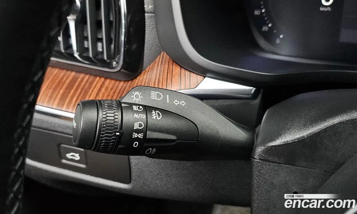 Volvo XC60 2023 2.0 автомат (гидро), фото 33