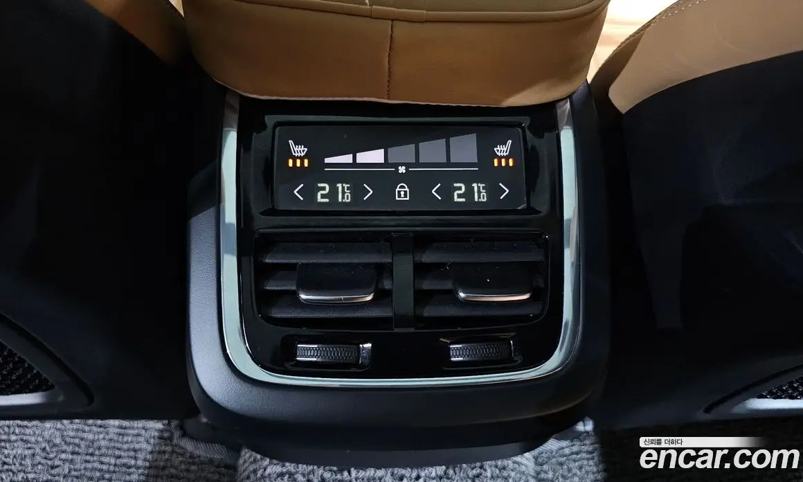 Volvo XC60 2023 2.0 автомат (гидро), фото 35