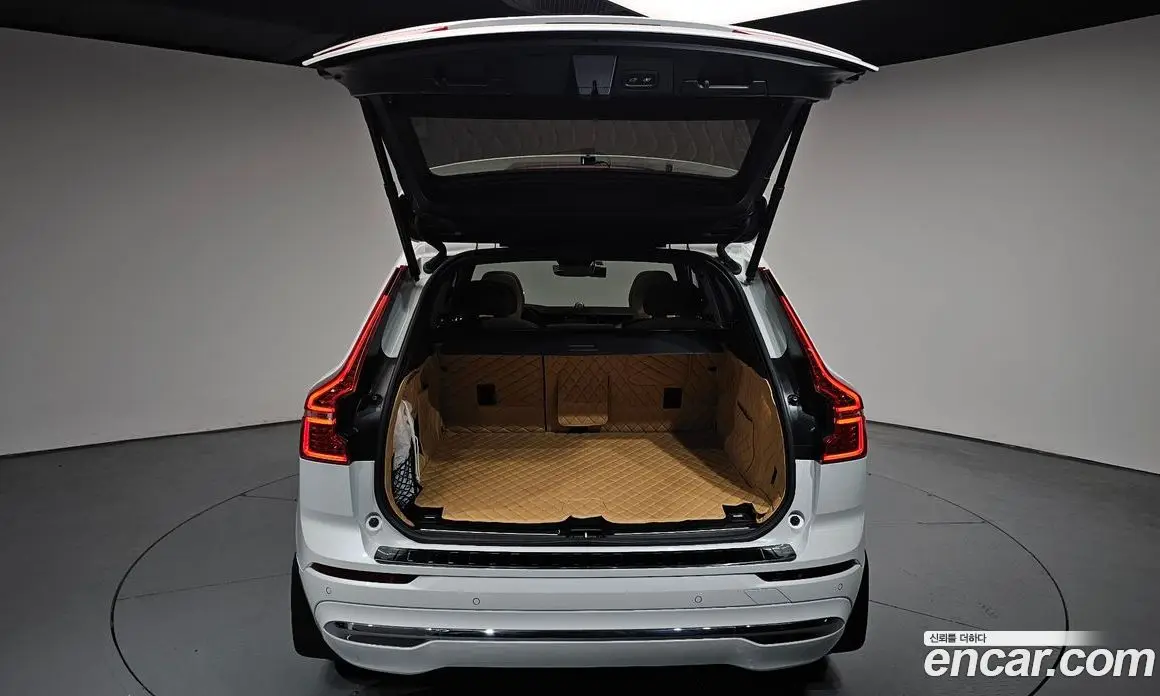 Volvo XC60 2023 2.0 автомат (гидро), фото 36