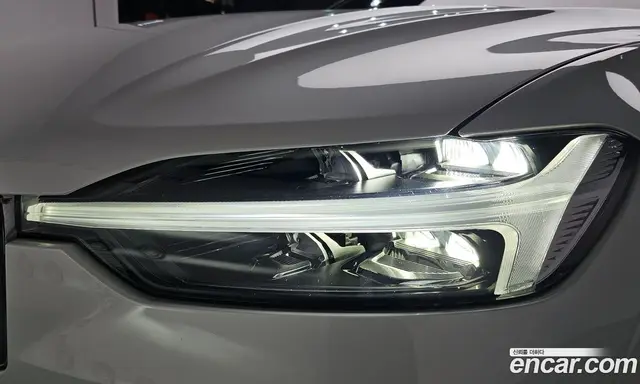 Volvo XC60 2023 2.0 автомат (гидро), миниатюра 7