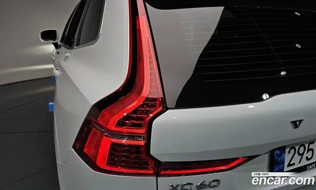 Volvo XC60 2023 2.0 автомат (гидро), миниатюра 8