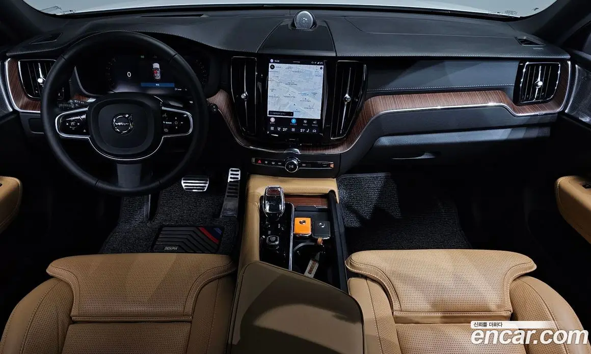 Volvo XC60 2023 2.0 автомат (гидро), фото 9