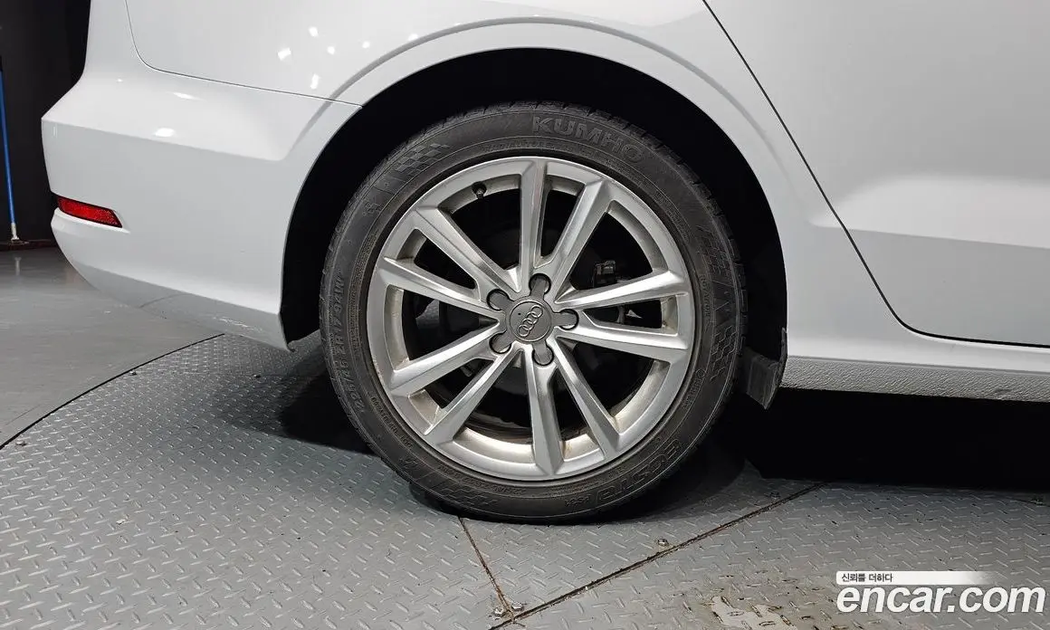 Audi A3 2016 2.0 автомат (гидро), фото 5