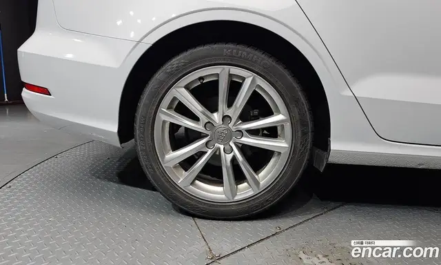 Audi A3 2016 2.0 автомат (гидро), миниатюра 5