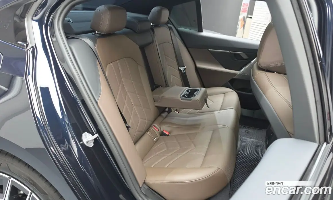 BMW 5 серия 2025 2.0 автомат (гидро), фото 11