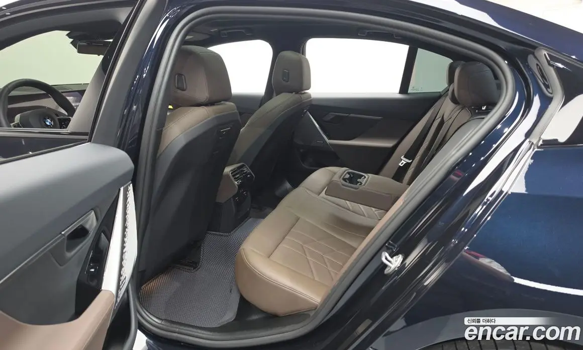 BMW 5 серия 2025 2.0 автомат (гидро), фото 12