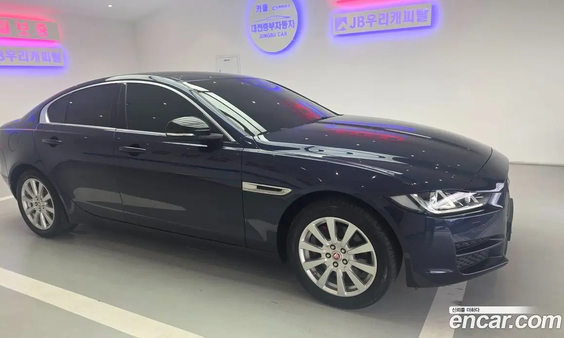 Jaguar XE 2017 2.0 автомат (гидро), фото 2 Jaguar XE 2017 2.0 автомат (гидро), фото 2