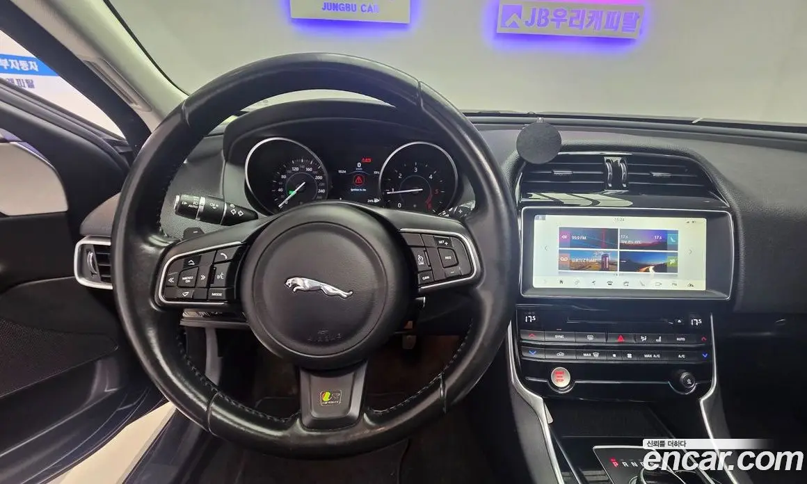 Jaguar XE 2017 2.0 автомат (гидро), фото 11 Jaguar XE 2017 2.0 автомат (гидро), фото 11