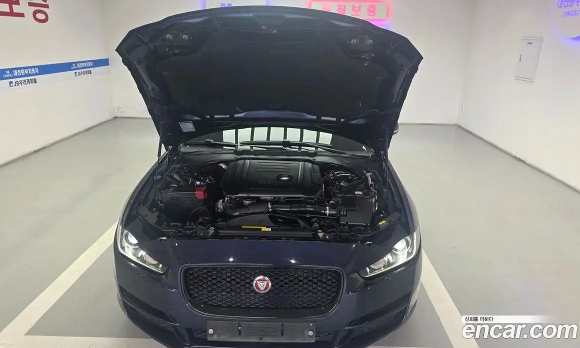 Jaguar XE 2017 2.0 автомат (гидро), фото 20 Jaguar XE 2017 2.0 автомат (гидро), фото 20