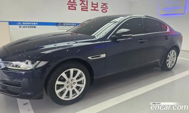 Jaguar XE 2017 2.0 автомат (гидро), миниатюра 3 Jaguar XE 2017 2.0 автомат (гидро), миниатюра 3