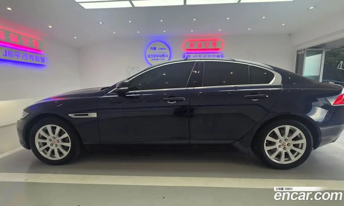 Jaguar XE 2017 2.0 автомат (гидро), фото 4 Jaguar XE 2017 2.0 автомат (гидро), фото 4