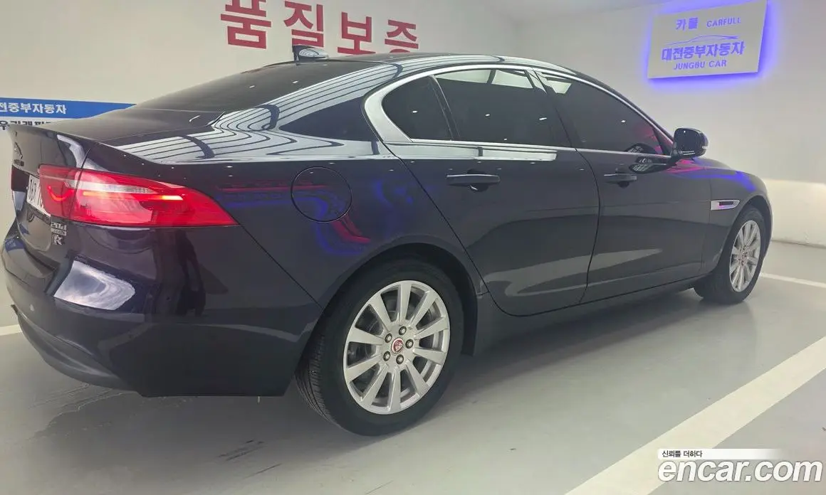 Jaguar XE 2017 2.0 автомат (гидро), фото 6 Jaguar XE 2017 2.0 автомат (гидро), фото 6