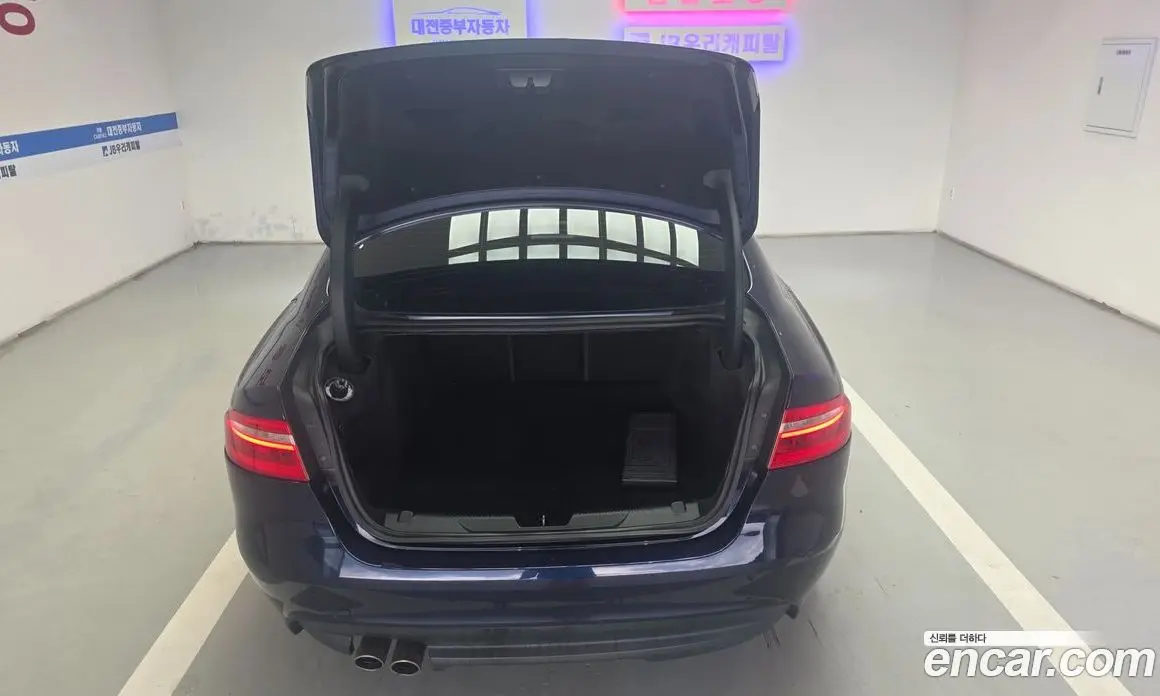 Jaguar XE 2017 2.0 автомат (гидро), фото 9 Jaguar XE 2017 2.0 автомат (гидро), фото 9