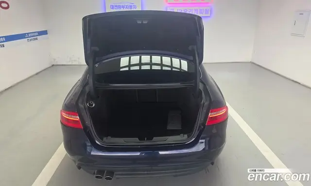 Jaguar XE 2017 2.0 автомат (гидро), миниатюра 9 Jaguar XE 2017 2.0 автомат (гидро), миниатюра 9