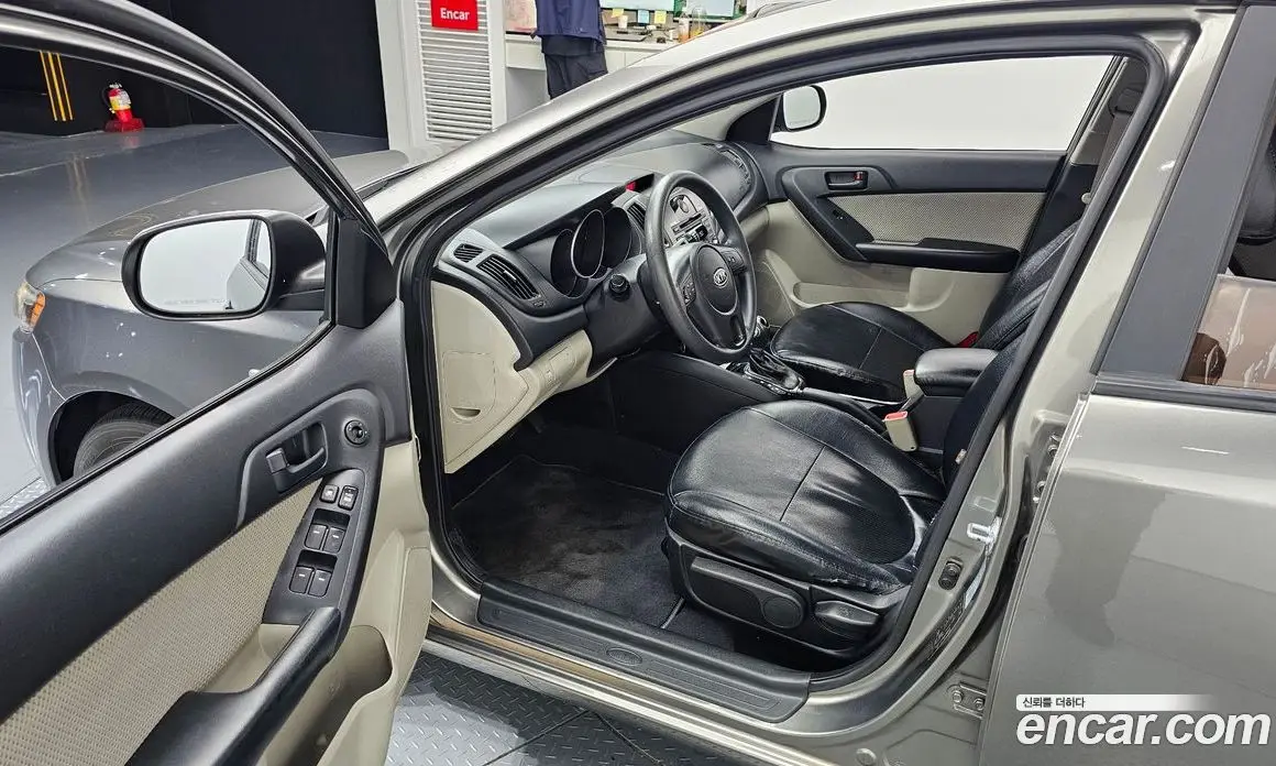 Kia Porte 2011 1.6 автомат (гидро), фото 10