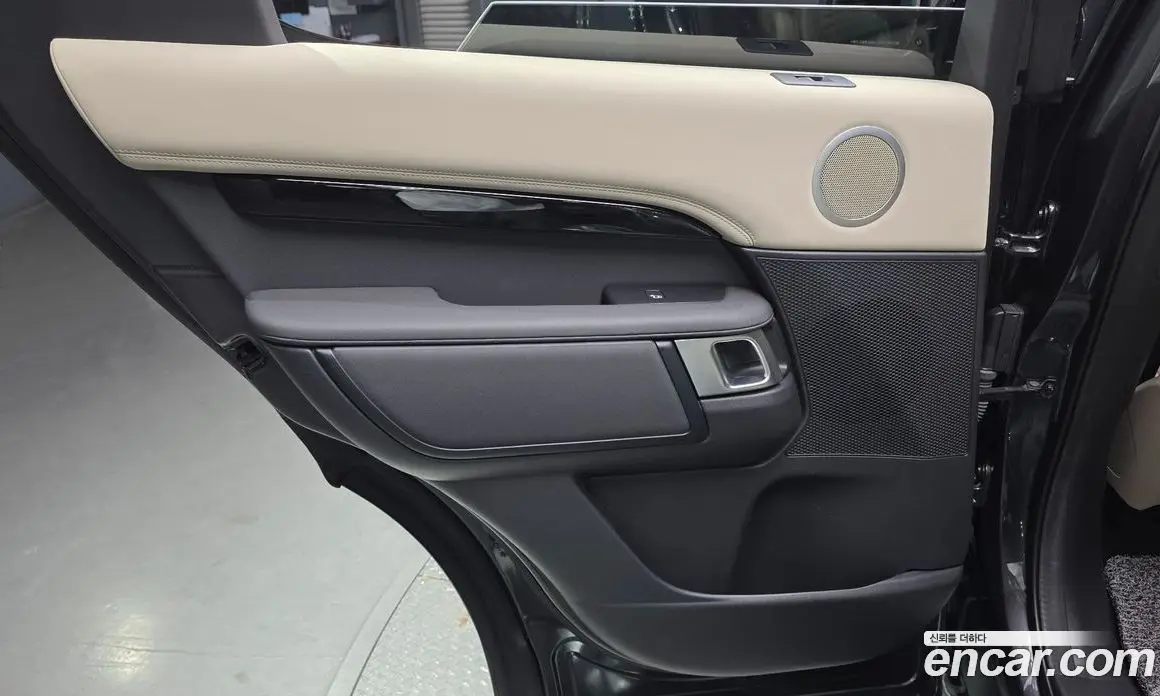 Land Rover Discovery 2022 3.0 автомат (гидро), фото 14