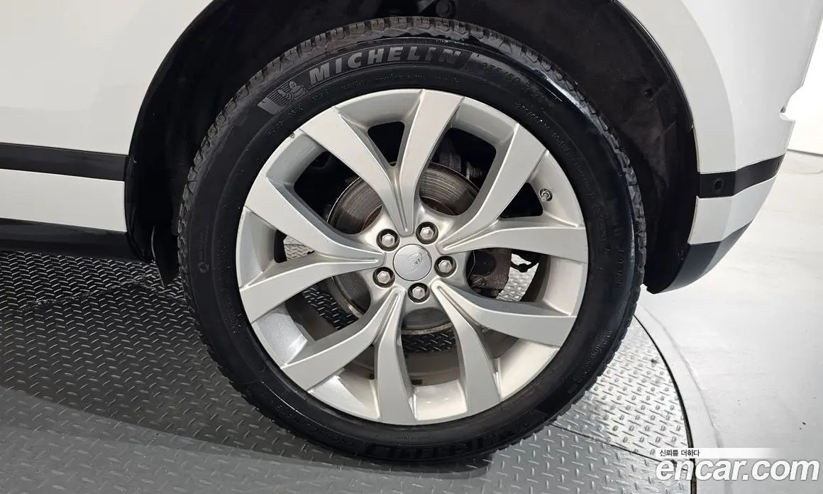 Land Rover Range Rover Evoque 2019 2.0 автомат (гидро), фото 7