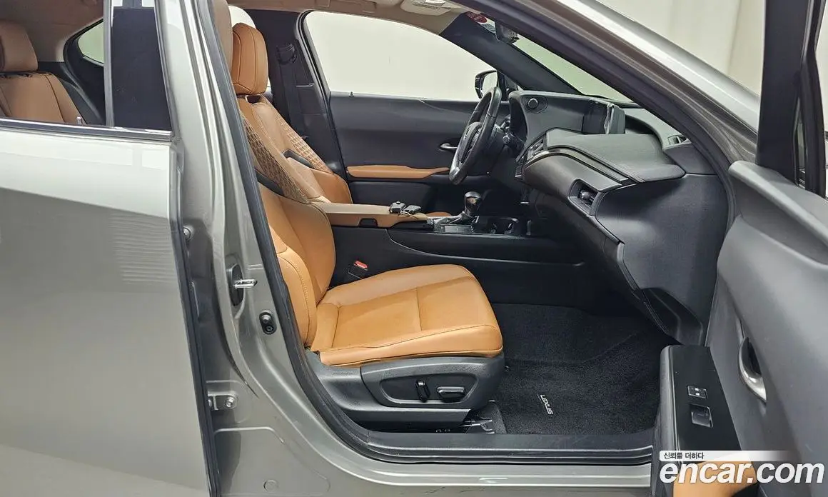 Lexus UX 2020 2.0 автомат (гидро), фото 11 Lexus UX 2020 2.0 автомат (гидро), фото 11