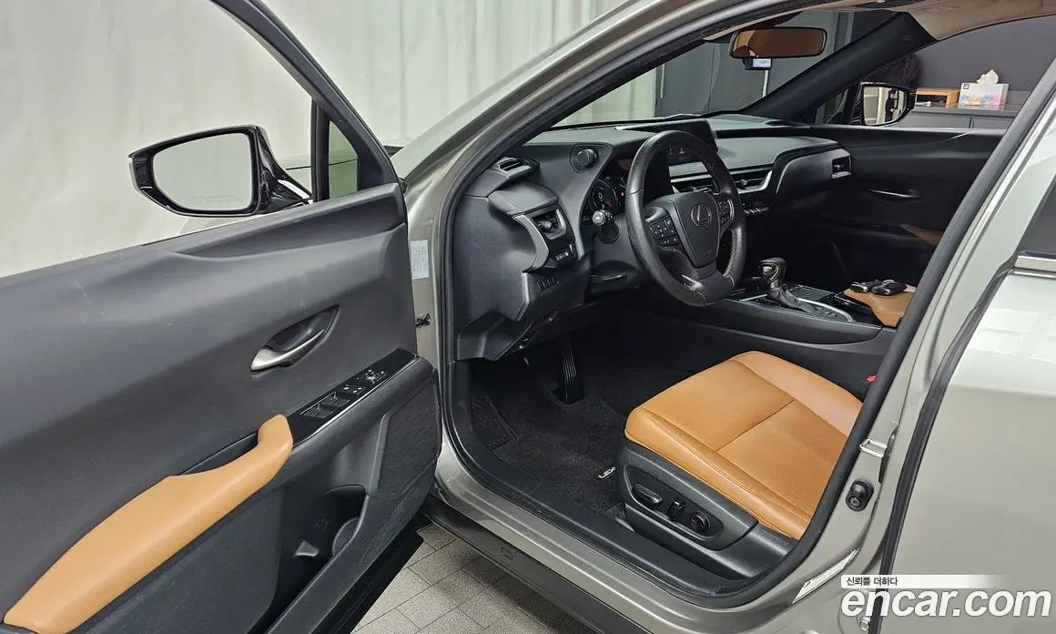 Lexus UX 2020 2.0 автомат (гидро), фото 10 Lexus UX 2020 2.0 автомат (гидро), фото 10