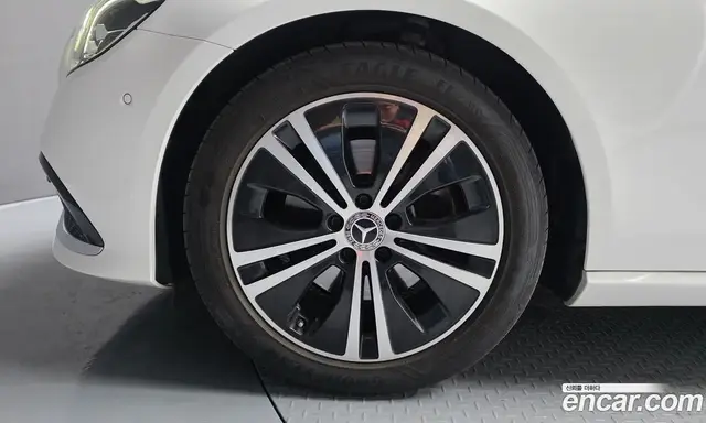 Mercedes-Benz E-Class 2022 2.0 автомат (гидро), миниатюра 5