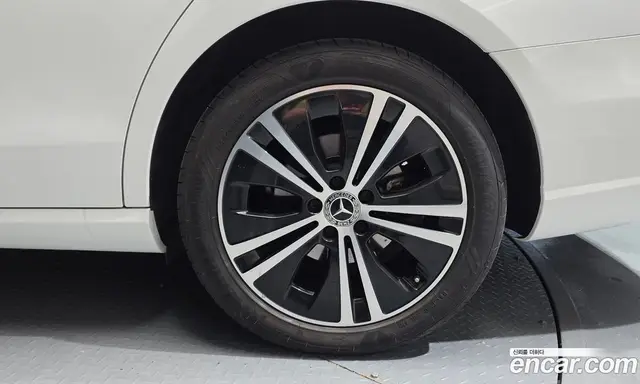 Mercedes-Benz E-Class 2022 2.0 автомат (гидро), миниатюра 7