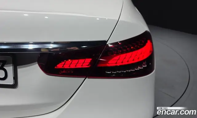 Mercedes-Benz E-Class 2022 2.0 автомат (гидро), миниатюра 9
