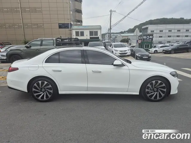 Mercedes-Benz E-Class 2024 2.0 автомат (гидро), миниатюра 5