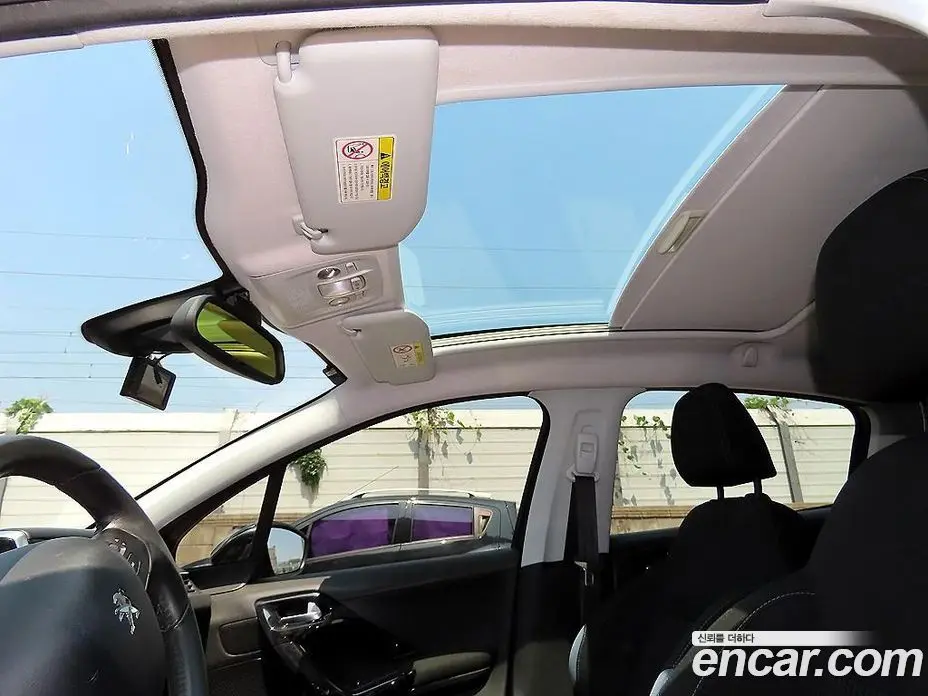 Peugeot 208 2015 1.6 автомат (гидро), фото 16