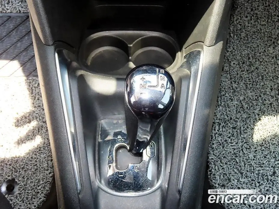 Peugeot 208 2015 1.6 автомат (гидро), фото 9