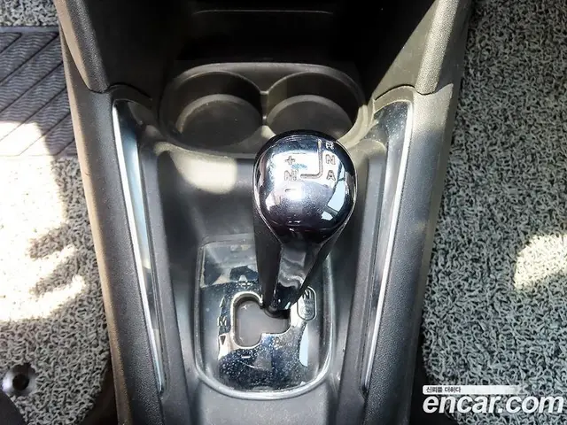 Peugeot 208 2015 1.6 автомат (гидро), миниатюра 9