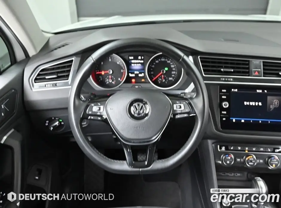 Volkswagen Tiguan 2018 2.0 автомат (гидро), фото 13