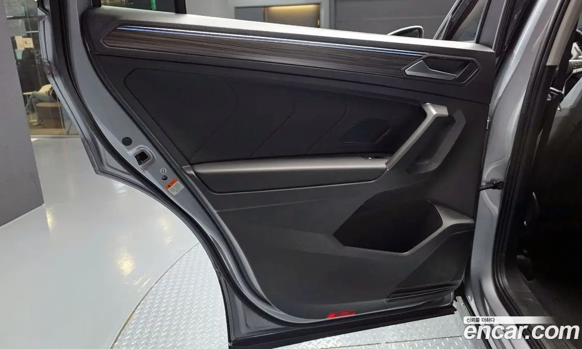 Volkswagen Tiguan 2022 2.0 автомат (гидро), фото 15