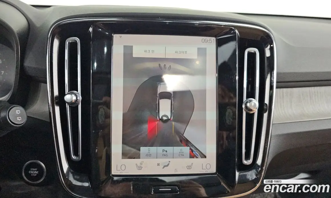 Volvo XC40 2022 2.0 автомат (гидро), фото 16