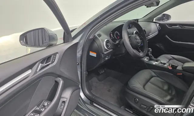 Audi A3 2018 2.0 автомат (гидро), миниатюра 12