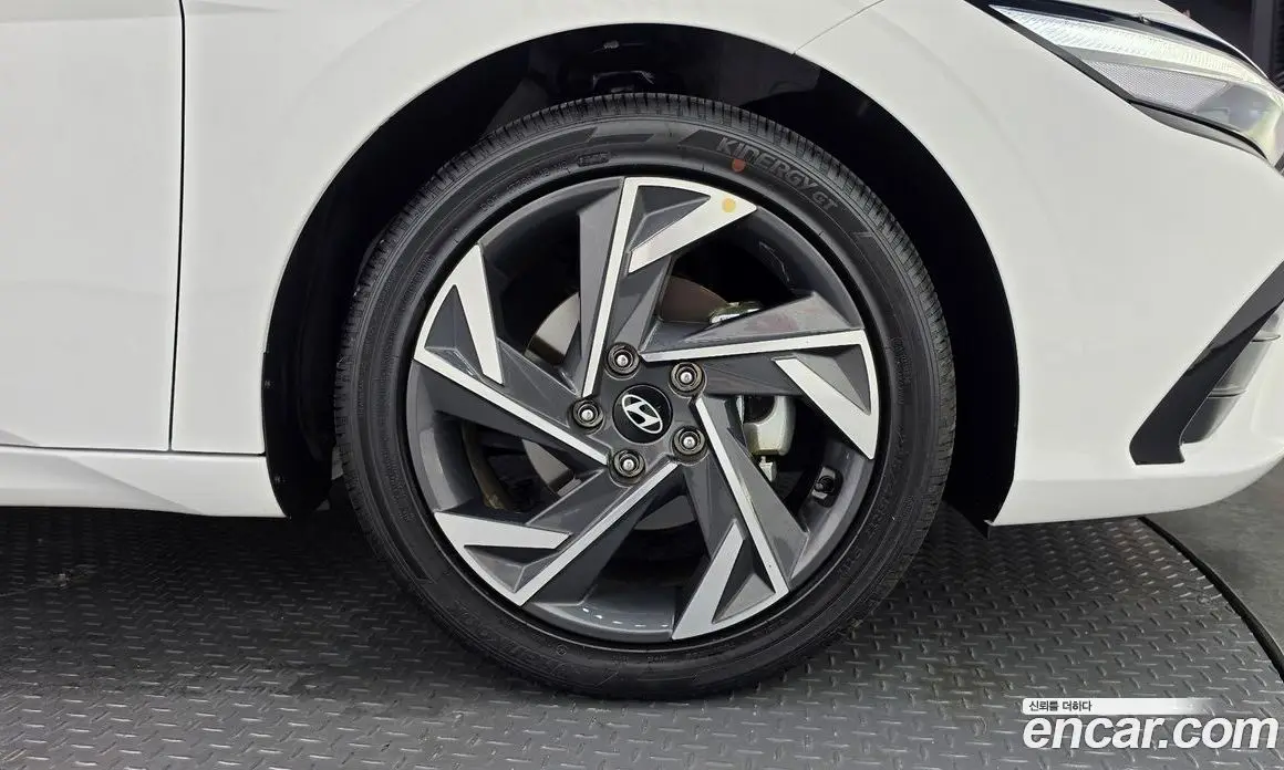 Hyundai Avante 2025 1.6 автомат (гидро), фото 5