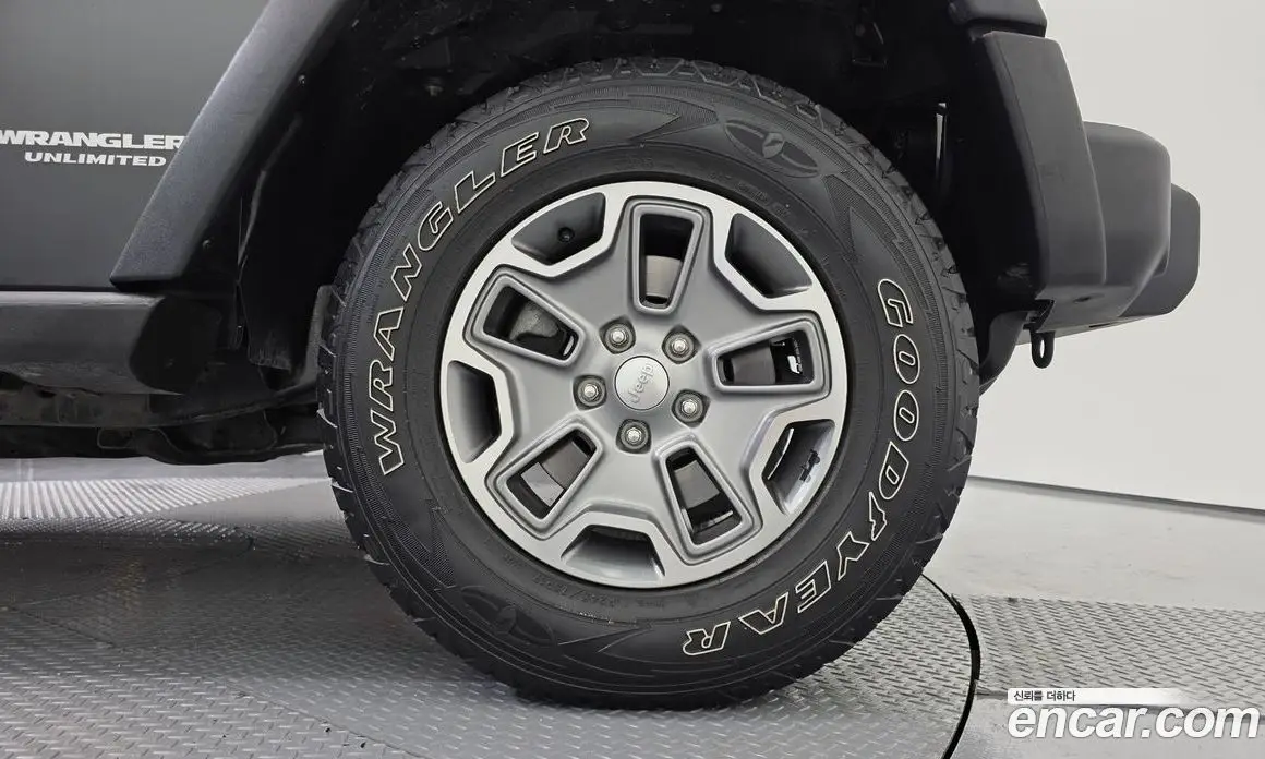 Jeep Wrangler 2017 3.6 автомат (гидро), фото 7