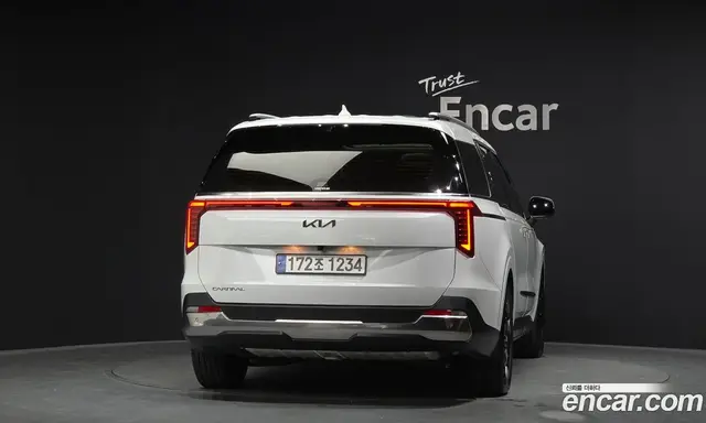 Kia Carnival 2024 2.2 автомат (гидро), миниатюра 4