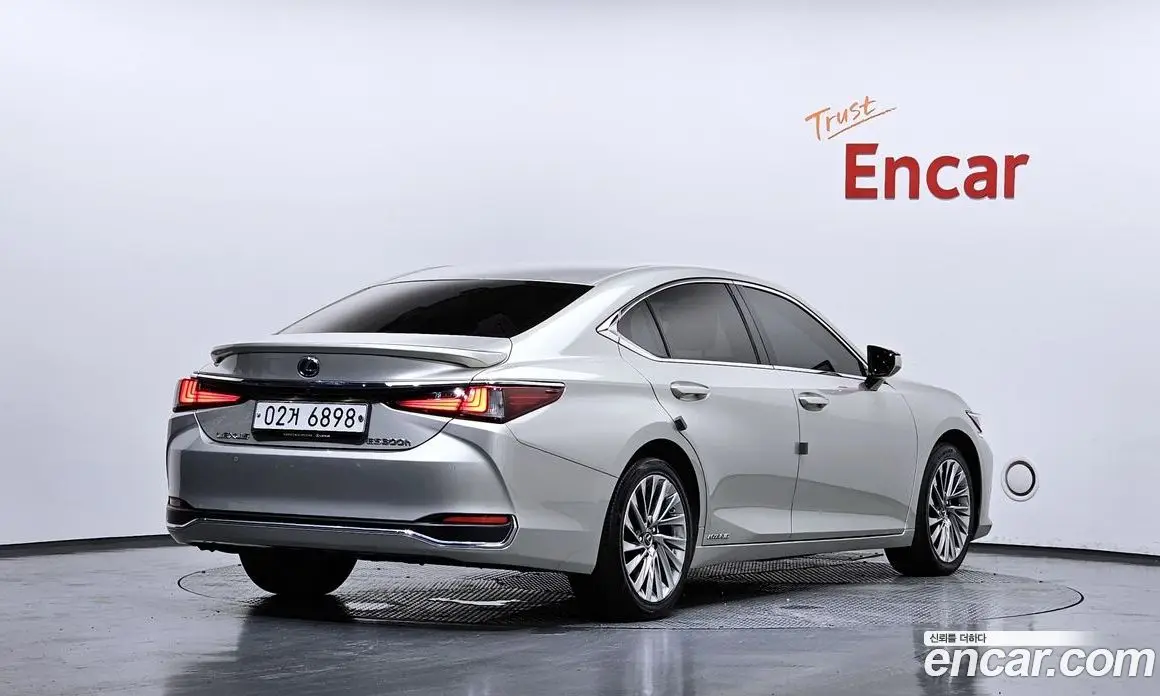 Lexus ES 2018 2.5 автомат (гидро), фото 2 Lexus ES 2018 2.5 автомат (гидро), фото 2