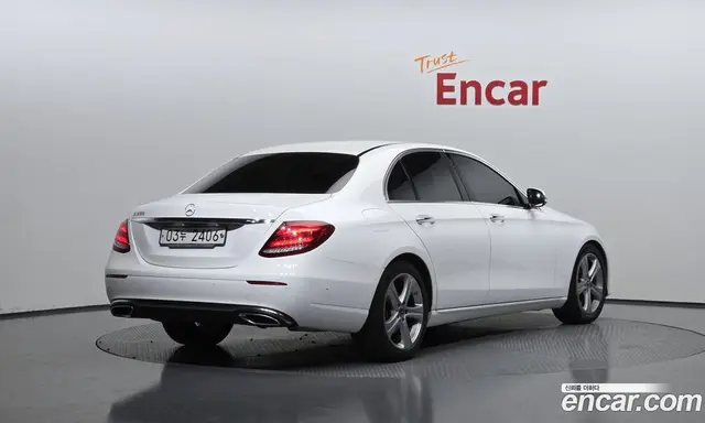 Mercedes-Benz E-Class 2018 2.0 автомат (гидро), миниатюра 2