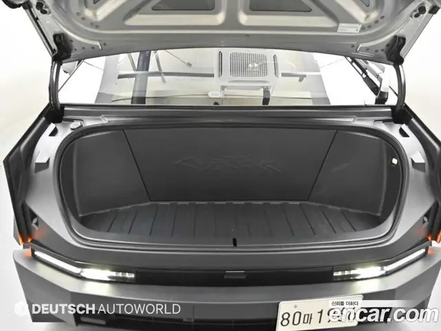 Tesla Cybertruck 2024 автомат (гидро), миниатюра 6 Tesla Cybertruck 2024 автомат (гидро), миниатюра 6