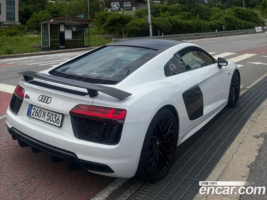Audi R8 2017 5.2 автомат (гидро), фото 5