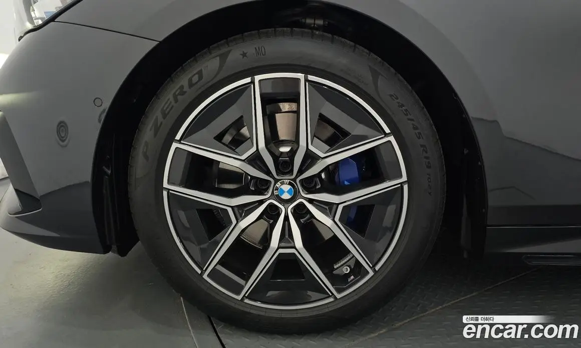 BMW 5 серия 2025 2.0 автомат (гидро), фото 5