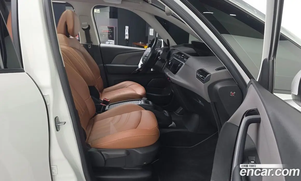 Citroen C4 Spacetourer 2019 1.5 автомат (гидро), фото 17 Citroen C4 Spacetourer 2019 1.5 автомат (гидро), фото 17