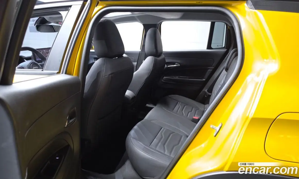 Jeep Avenger 2024 0.1 автомат (гидро), фото 17