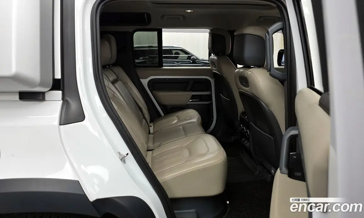 Land Rover Defender 2022 3.0 автомат (гидро), фото 12